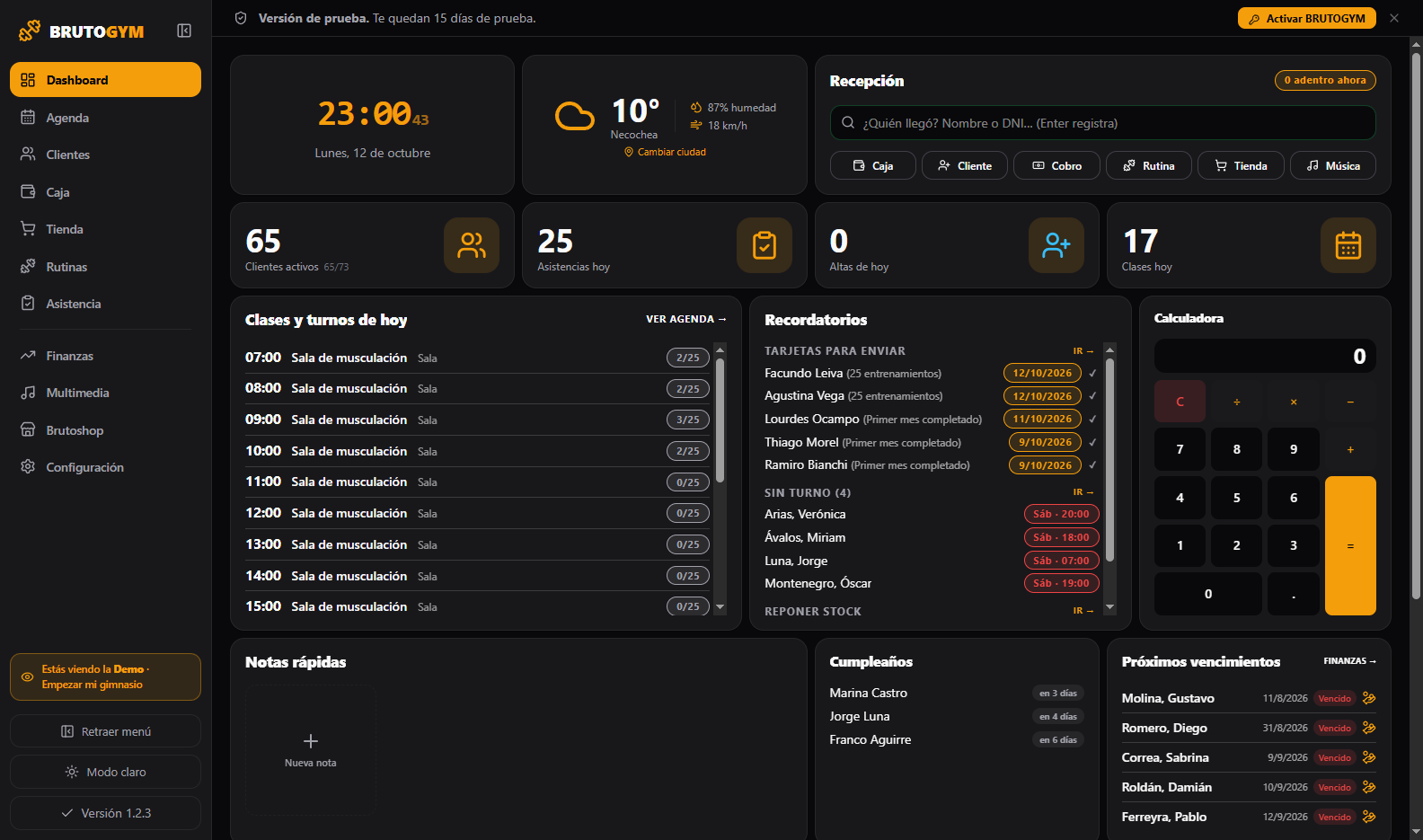 El dashboard de BRUTOGYM con la piel Base: negro y ámbar
